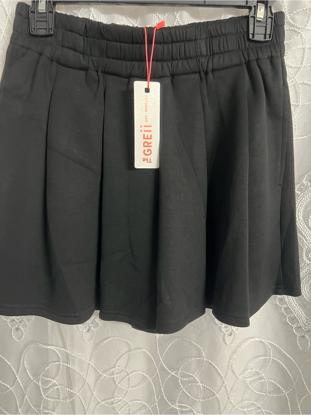 Black Elastic Waist Pleated Shorts